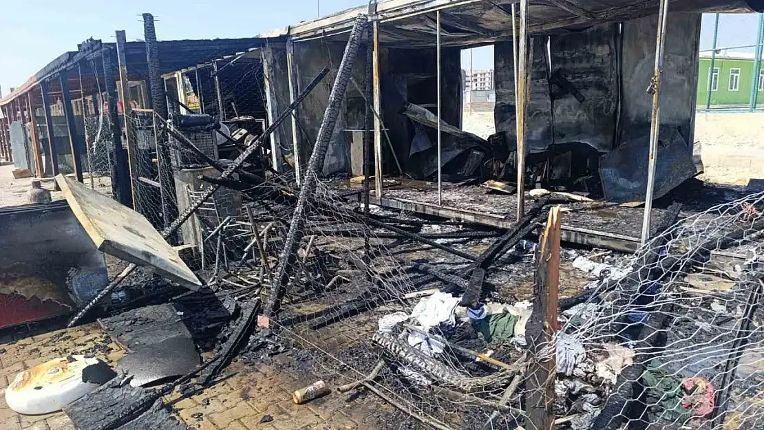 Adıyaman'da Konteyner İş Yerlerinde Yangın Felaketi: İki İş Yeri Harap Oldu