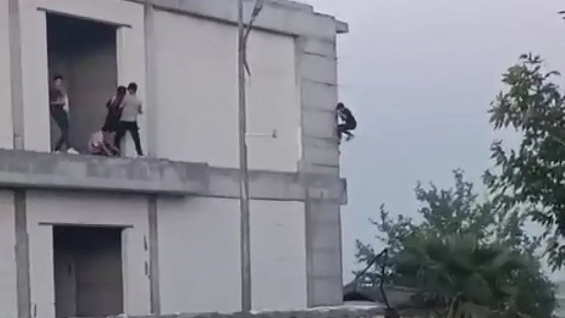 İnşaata tırmanarak canlarını hiçe saydılar
