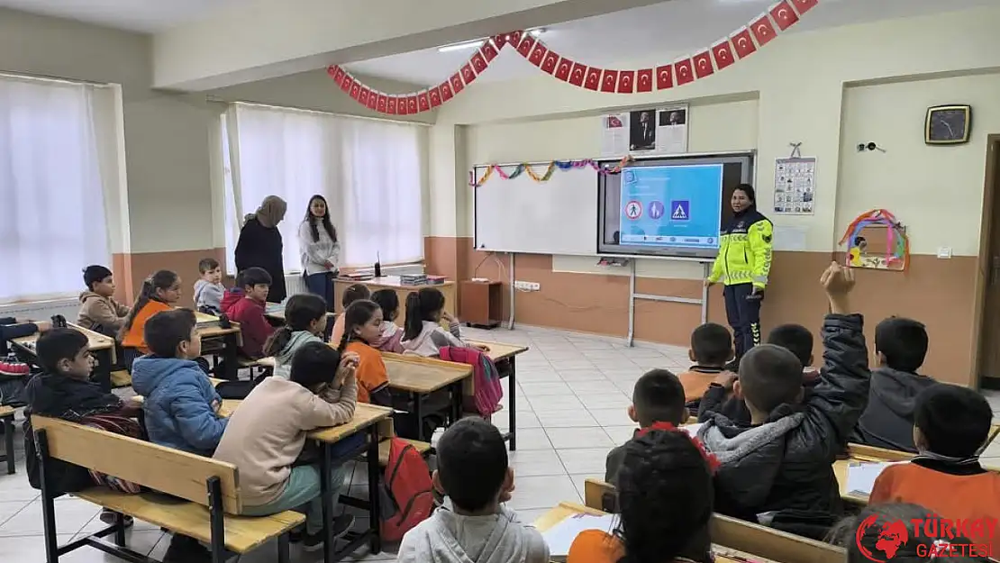 Jandarma ekipleri, öğrencilere trafik eğitimi verdi