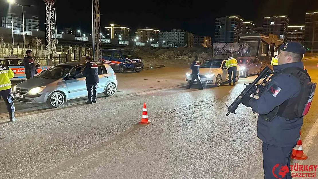 Adıyaman'da jandarma ekiplerinden şok huzur uygulaması