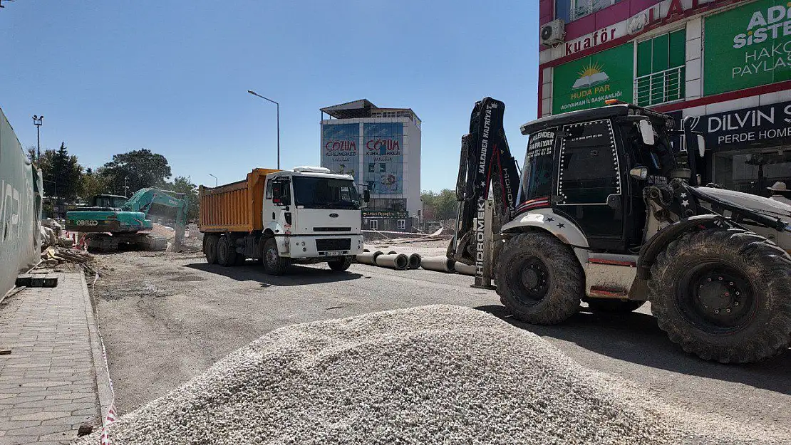 JICA-1 Projesi kapsamında Gölbaşı Caddesinde altyapı çalışmaları devam ediyor