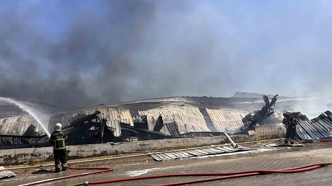 Kahramanmaraş'taki kağıt fabrikası yangını kontrol altına alındı