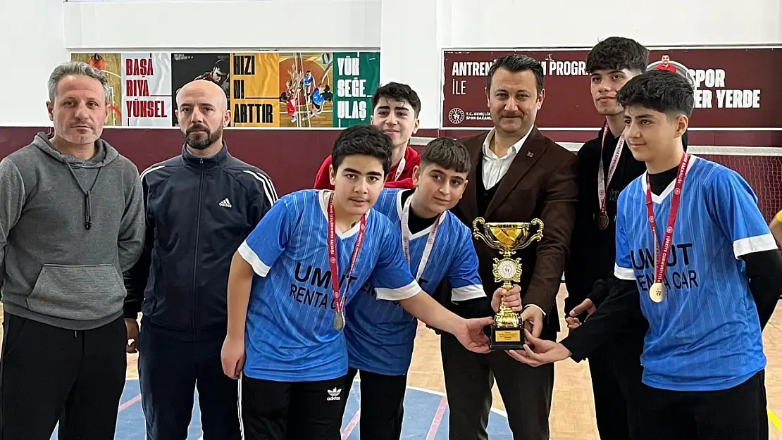 Kahta Anadolu İmam Hatip Lisesi Badminton il birincisi oldu