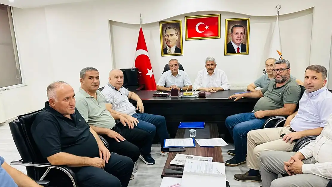 Kahta Belediye Meclisi üyeleri AK Parti Grup toplantısı gerçekleştirildi