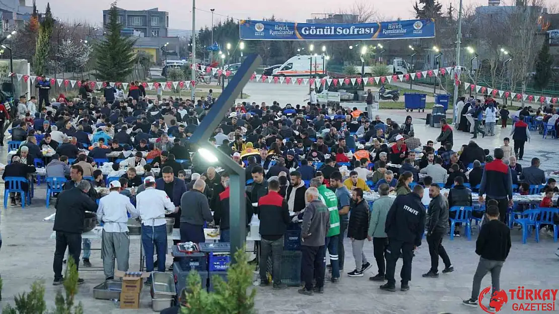 Kahta Belediyesi Gönül Sofrası'na yoğun ilgi