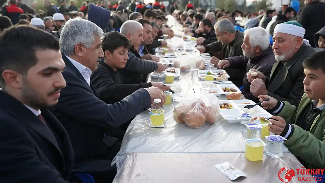 Kahta Belediyesi'nin iftar çadırı, ramazan ruhunu halkla buluşturdu