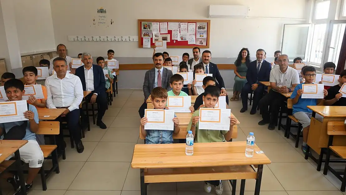Kahta'da öğrenciler karne heyecanı yaşadı