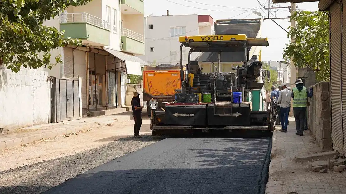 Kahta'da sıcak asfalt çalışmalarıyla yollar yenileniyor