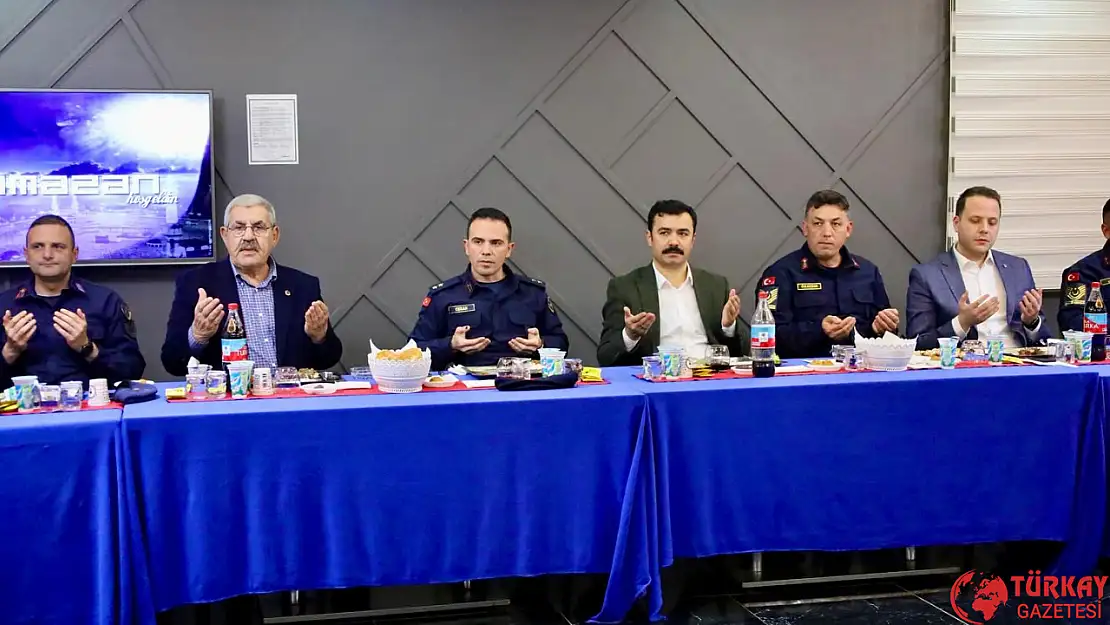 Kahta protokolü jandarma personeli ile iftar sofrasında buluştu