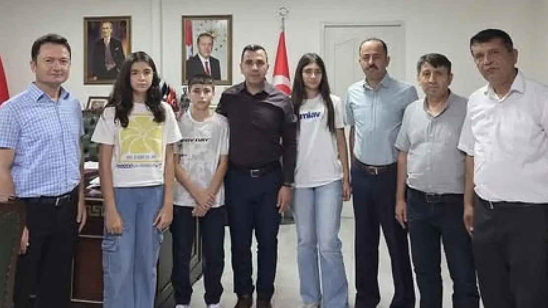 Kaymakam Algın LGS'de dereceye giren öğrencileri makamında ağırladı