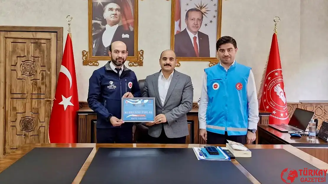 Kaymakam Altınöz, Kurbanını Türkiye Diyanet Vakfına bağışladı