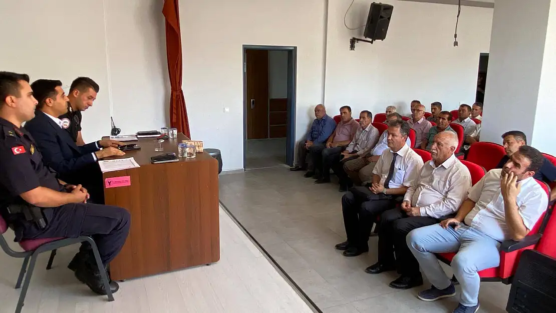 Kaymakam Güngör kurum amirleri ve muhtarlarla bir araya geldi
