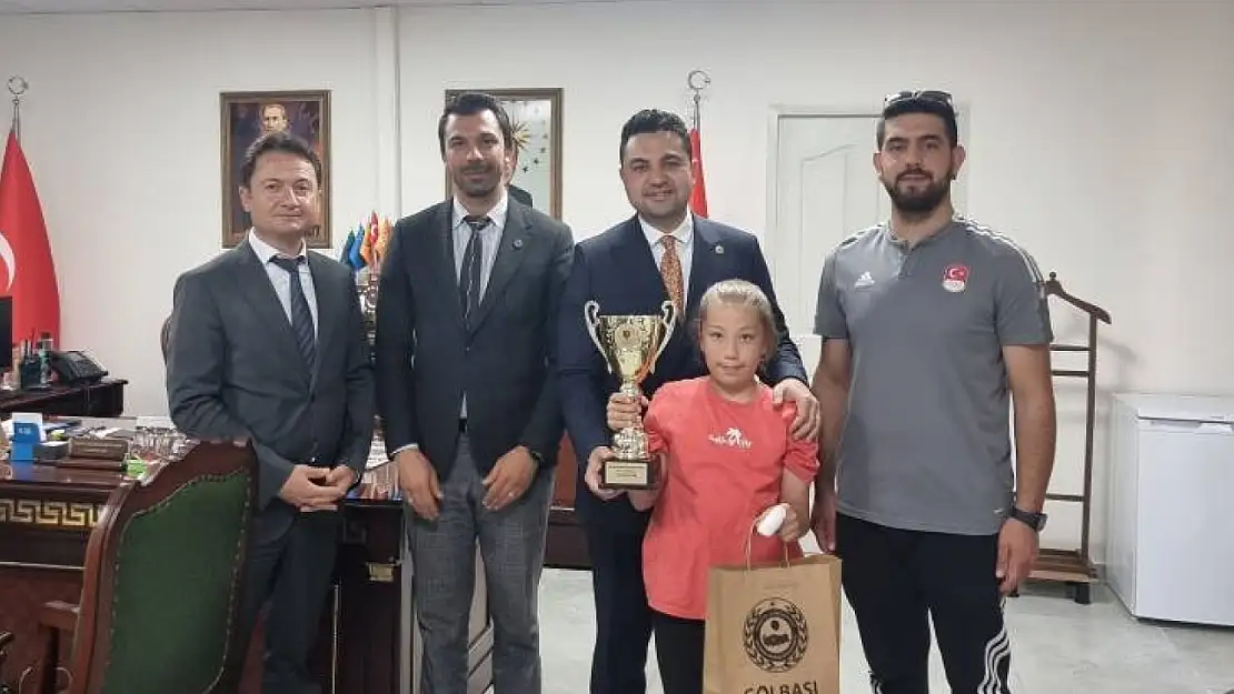 Kaymakam Seyhan başarılı sporcuları ağırladı