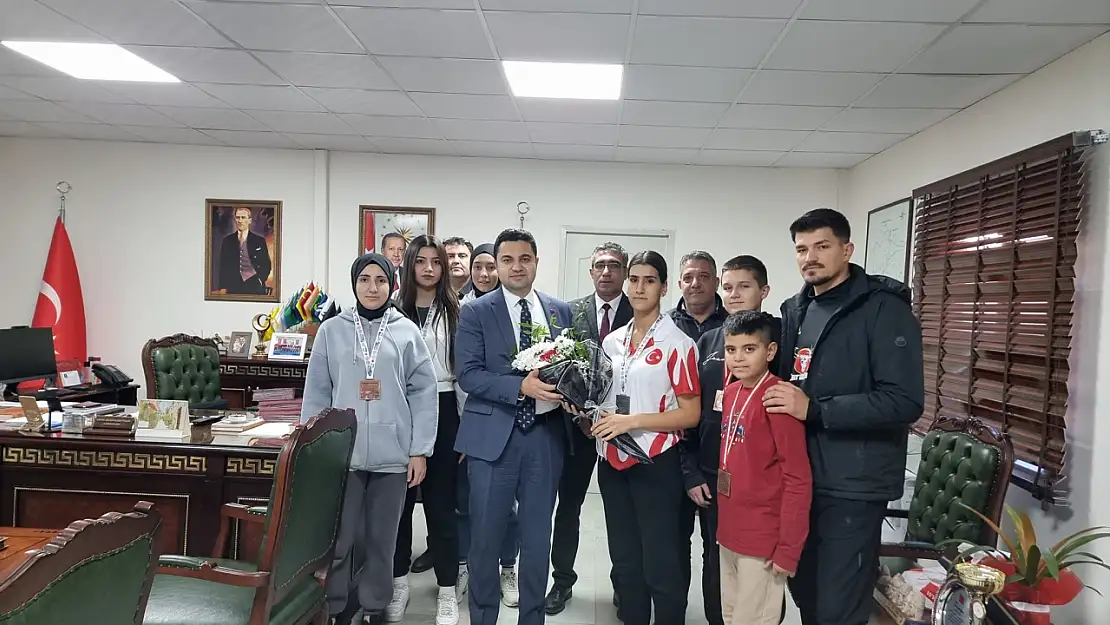 Kaymakam Seyhan Muay Thai sporcularını tebrik etti