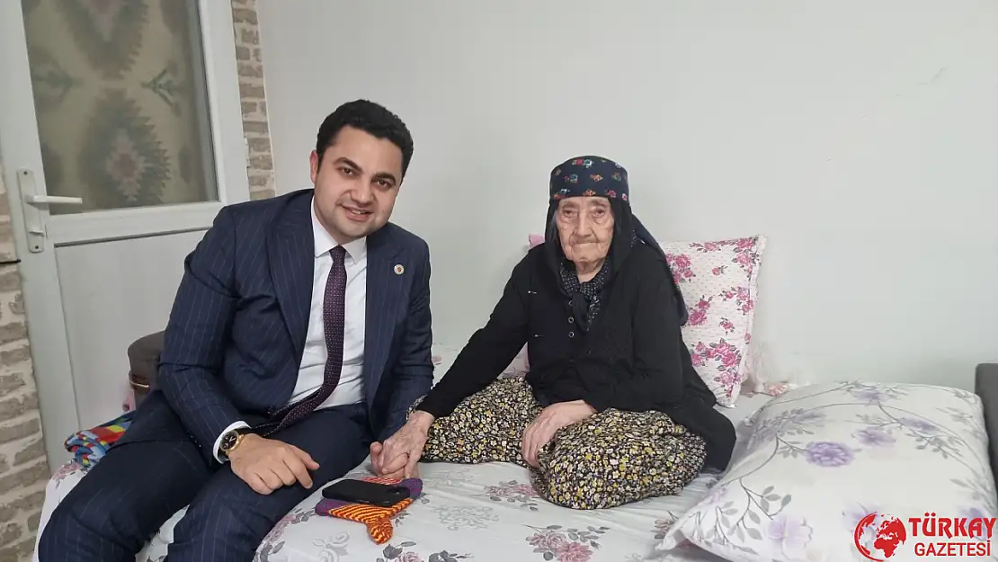 Kaymakam Seyhan: 'Yaşlılar baş tacımızdır'