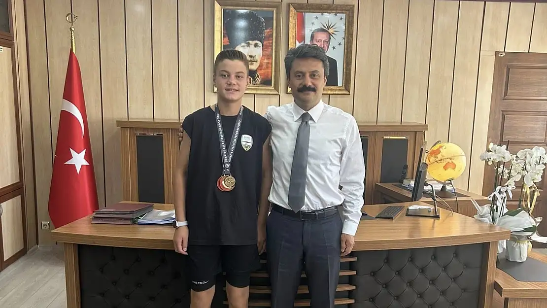 Kaymamak Aslan, Şampiyon Gülleciyi makamında ağırladı