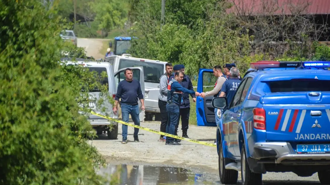 Keşan'da virajı alamayarak bariyerlere çarpan otomobildeki 3 kişi yaralandı