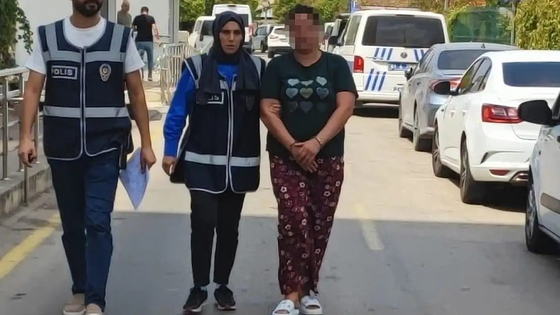 Kızını bıçakla kovalayan anne tutuklandı