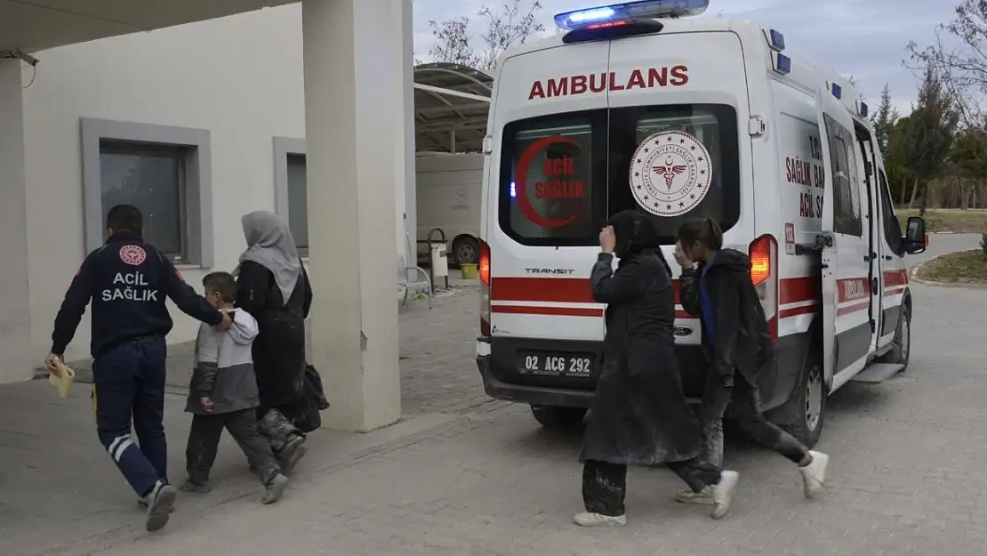 Lastiği patlayan minibüs şarampole girdi: 4 yaralı