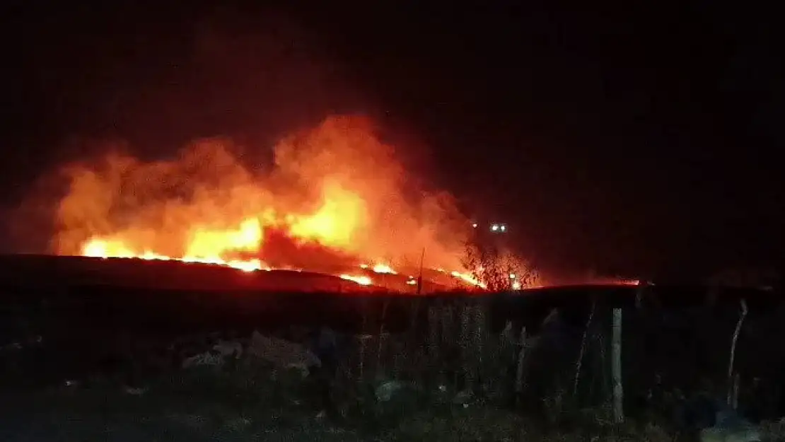 Madde bağımlılarının çıkardığı yangın evlere sıçramadan söndürüldü