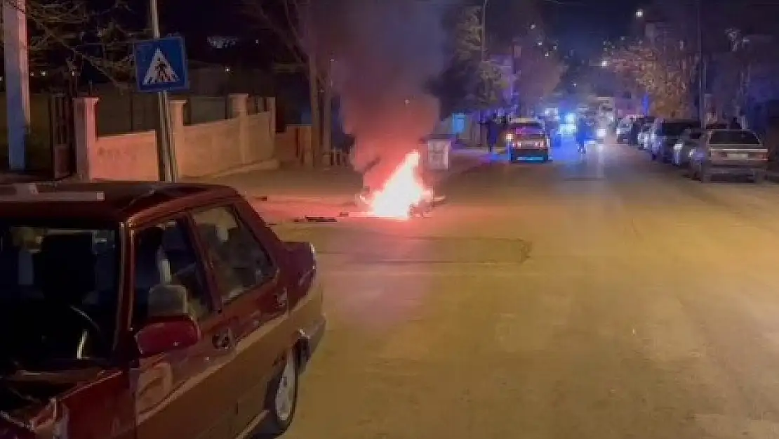 Adıyaman Besni'de maddi hasarlı kaza sonrası ortalık karıştı