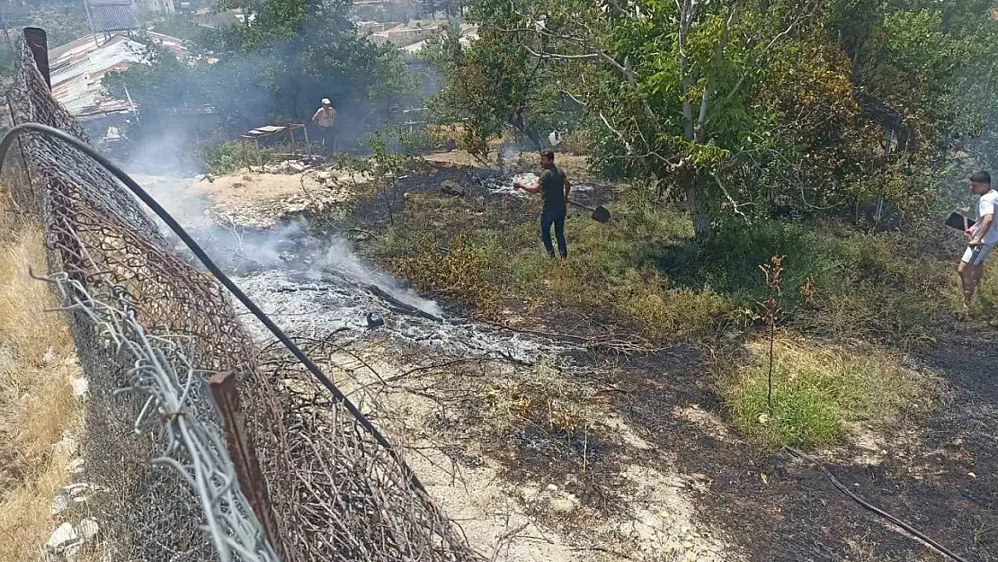 Malatya Darende'de bahçe yangını: kayısı ağaçları zarar gördü