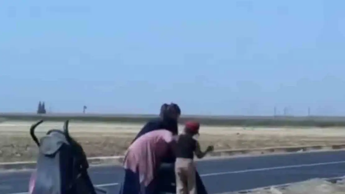 Mardin'de dilenci kadınlar yol ortasında kavga etti