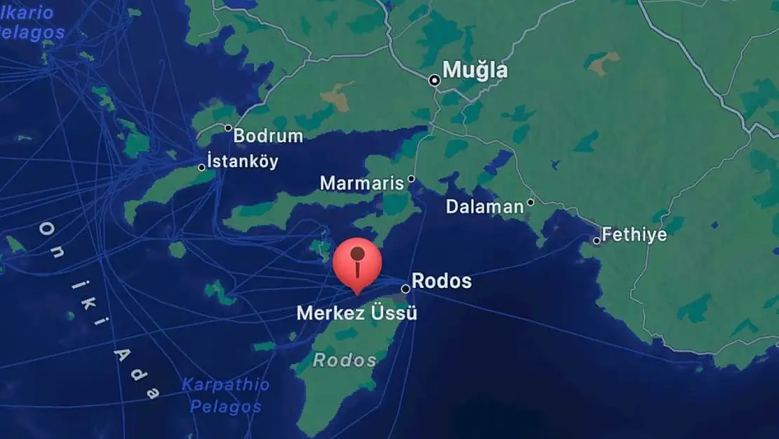 Marmaris'teki deprem anı kameralara kaydedildi