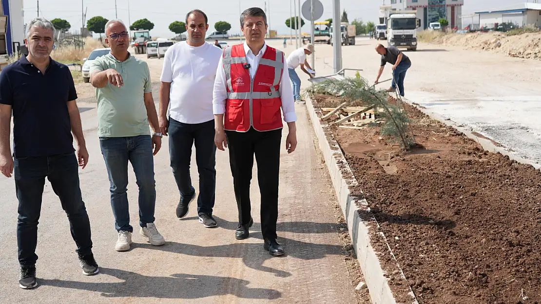 Mersin Caddesi'nde asfalt serim çalışmaları başladı