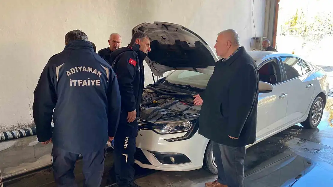 Adıyaman'da otomobilin motoruna sıkışan kediyi ekipler çıkardı