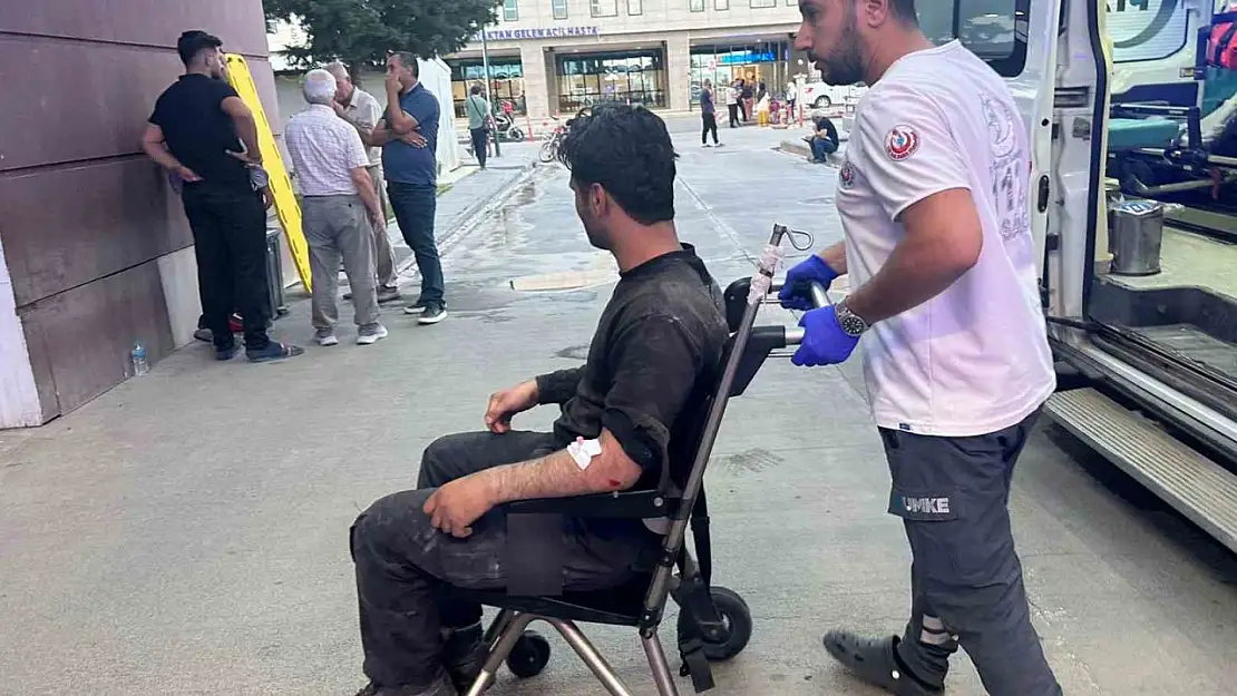 Motosikletle otomobil çarpıştı: 1 yaralı