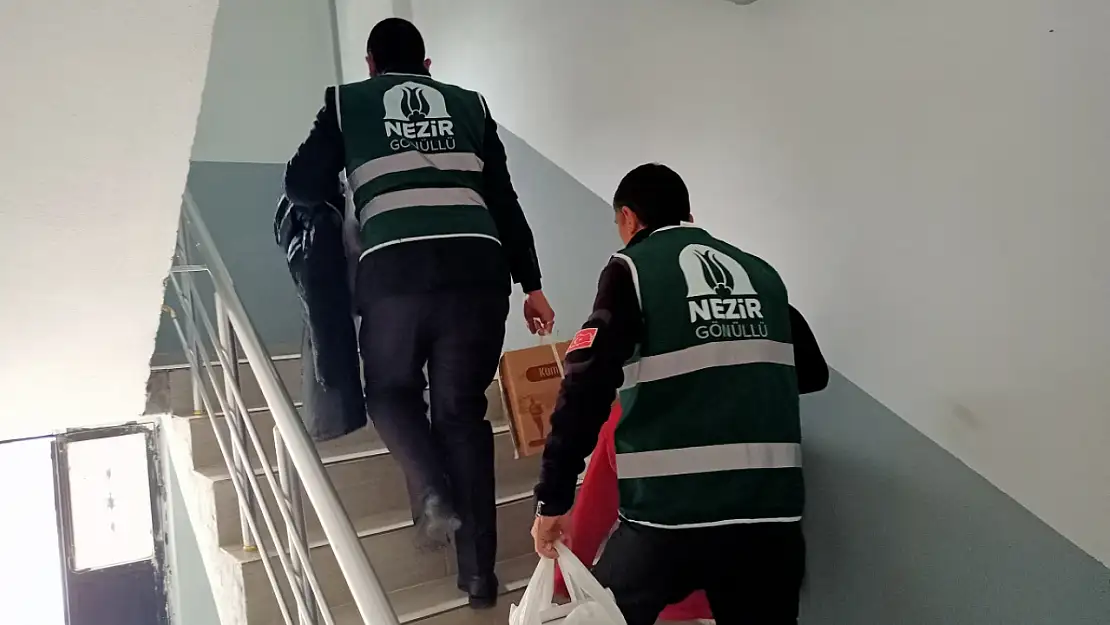 Nezir Derneği'nden kış desteği: konteyner ve hanelere giyim yardımı