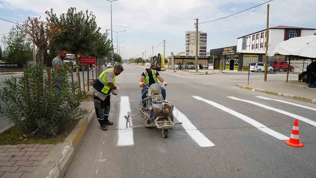 Adıyaman Belediyesi okul önlerinde trafik güvenliği çalışmaları yapıldı