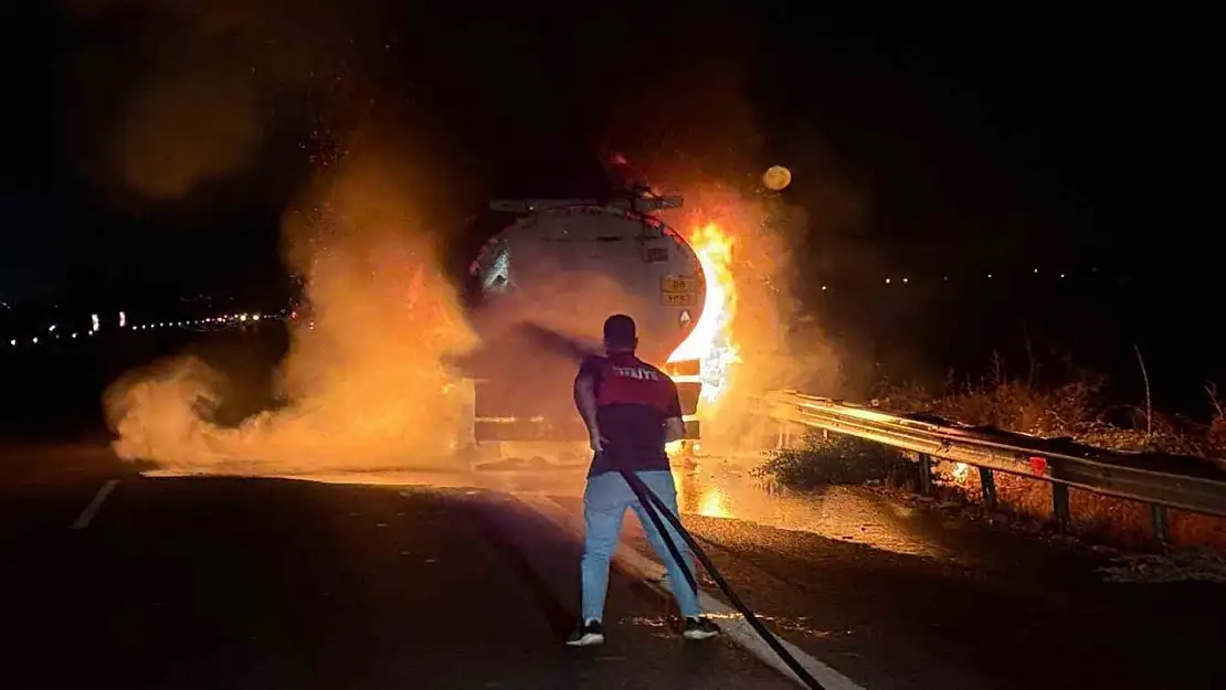 Osmaniye'de akaryakıt yüklü tanker alev aldı