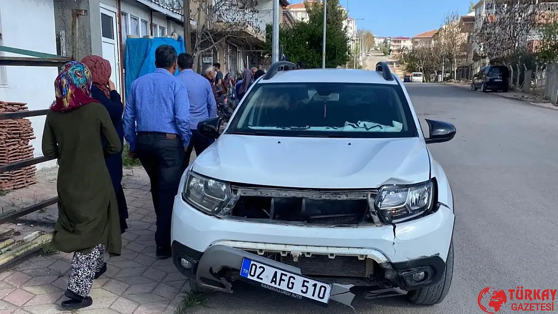 Otomobil ile motosiklet çarpıştı: 2 yaralı