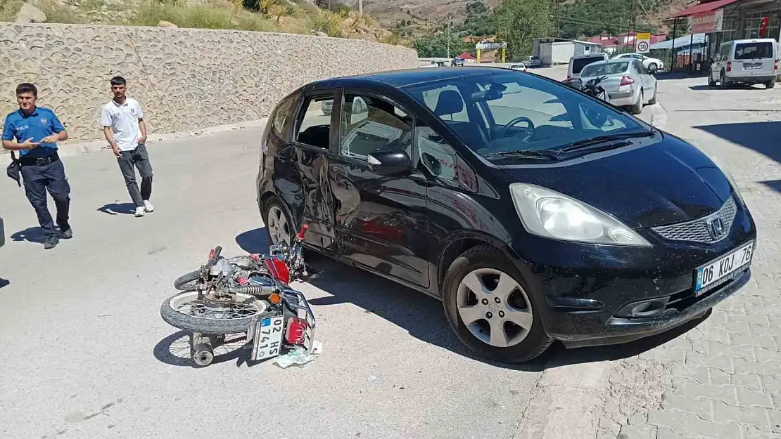 Otomobil ile motosiklet çarpıştı: 2 yaralı