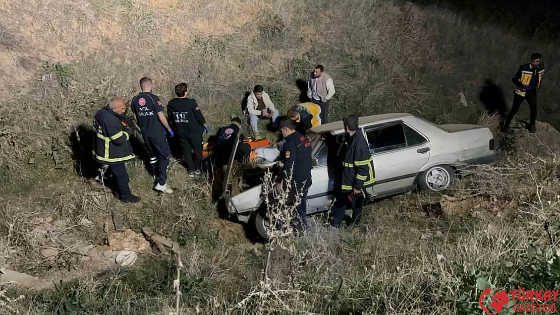 Adıyaman'da otomobil şarampole yuvarlandı: 3 yaralı