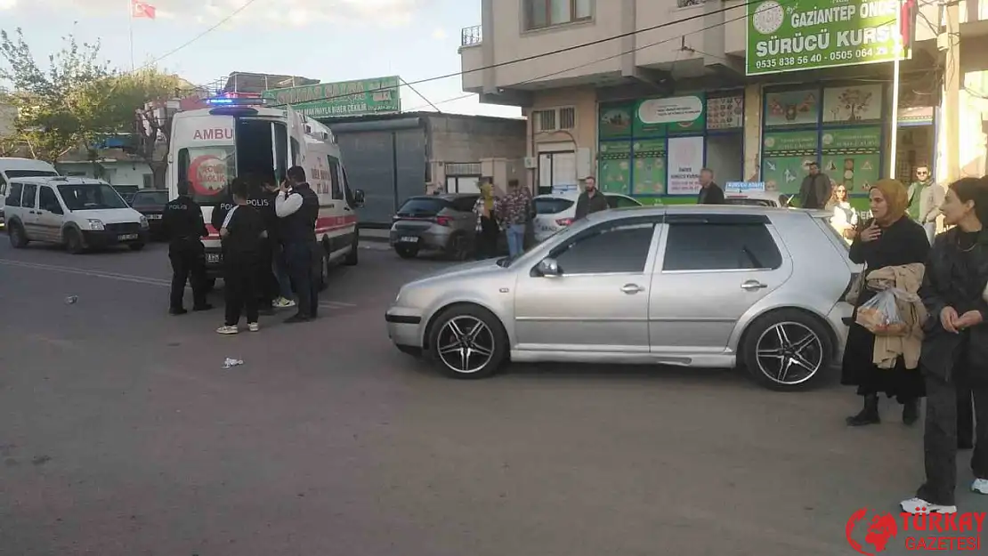 Otomobile çarpan motosiklet sürücüsü yaralandı