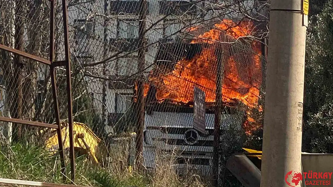 Park halindeki tır alev alev yandı