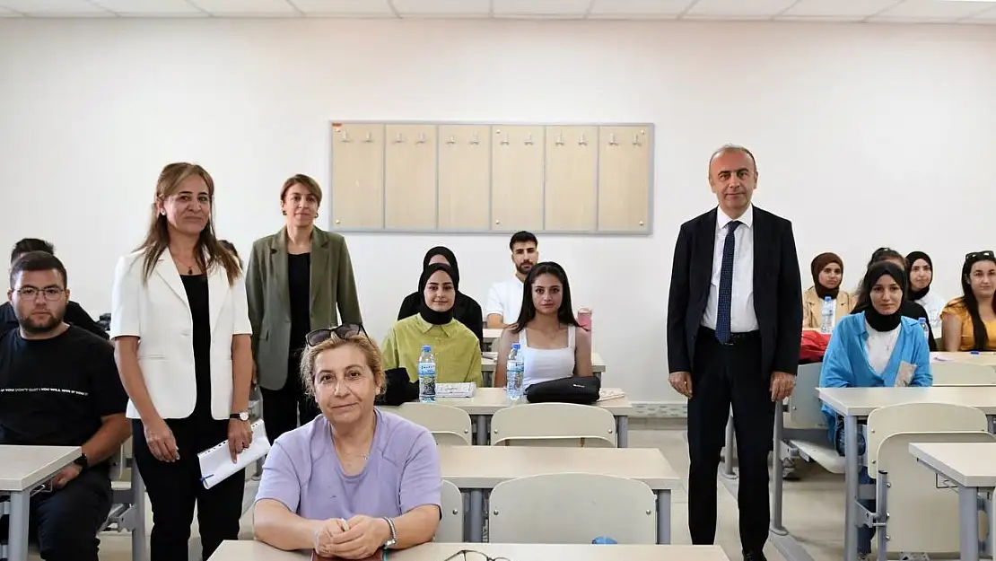 Rektör Keleş, gastronomi ve mutfak sanatları bölümü öğrencilerini ziyaret etti