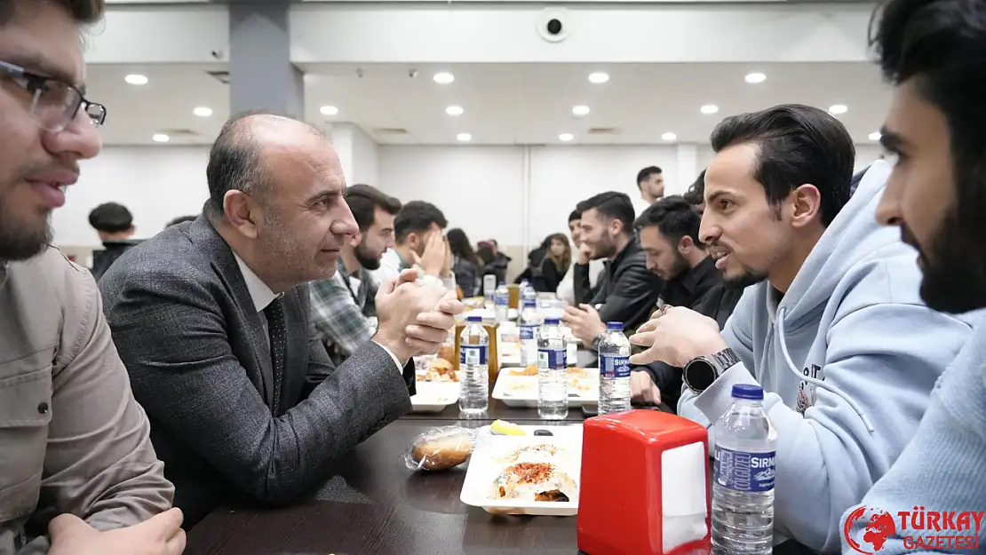 Rektör Keleş, öğrencilerle iftar açtı