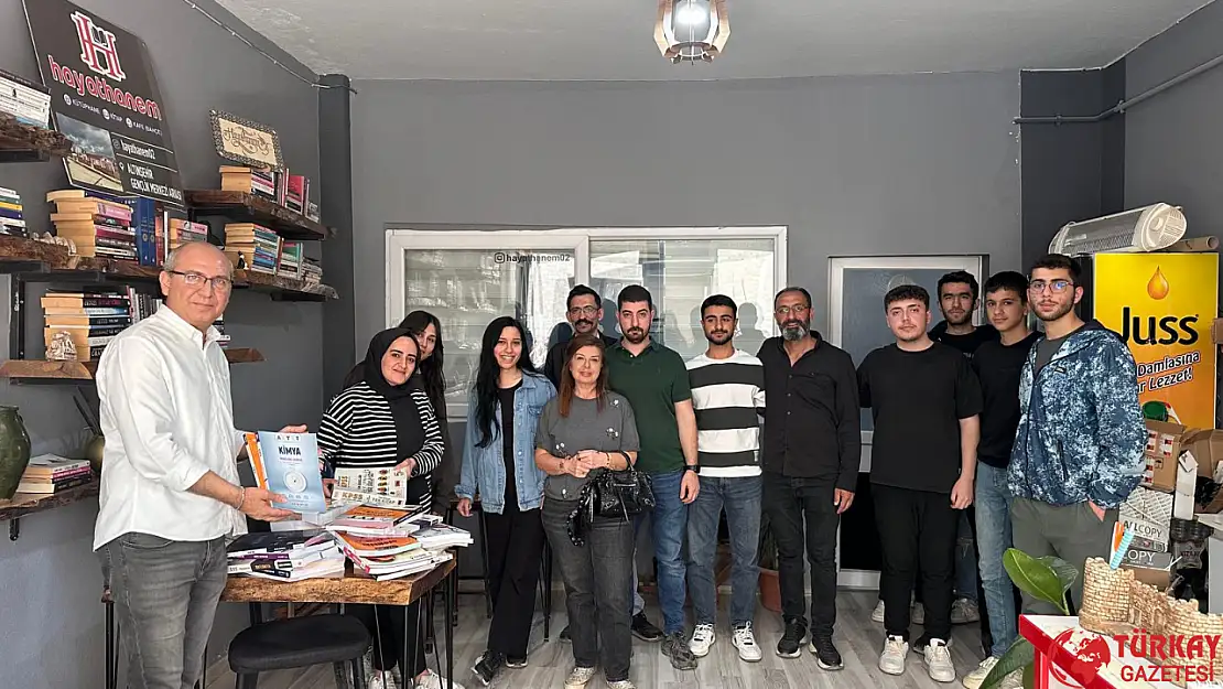 Rotary Kulüplerinden öğrencilere kitap ve hediye çeki desteği