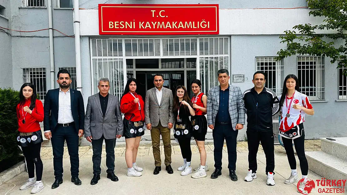 Şampiyon sporculardan Kaymakam Partal'a ziyaret