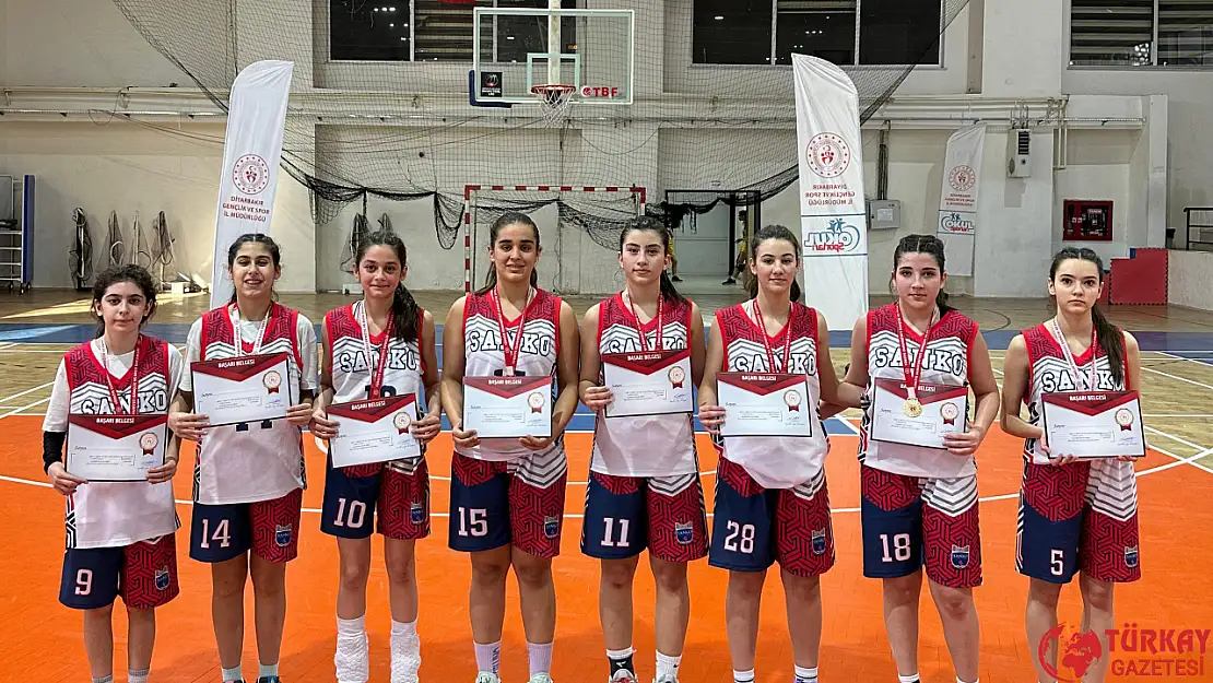 SANKO okulları basketbolda namağlup bölge şampiyonu oldu