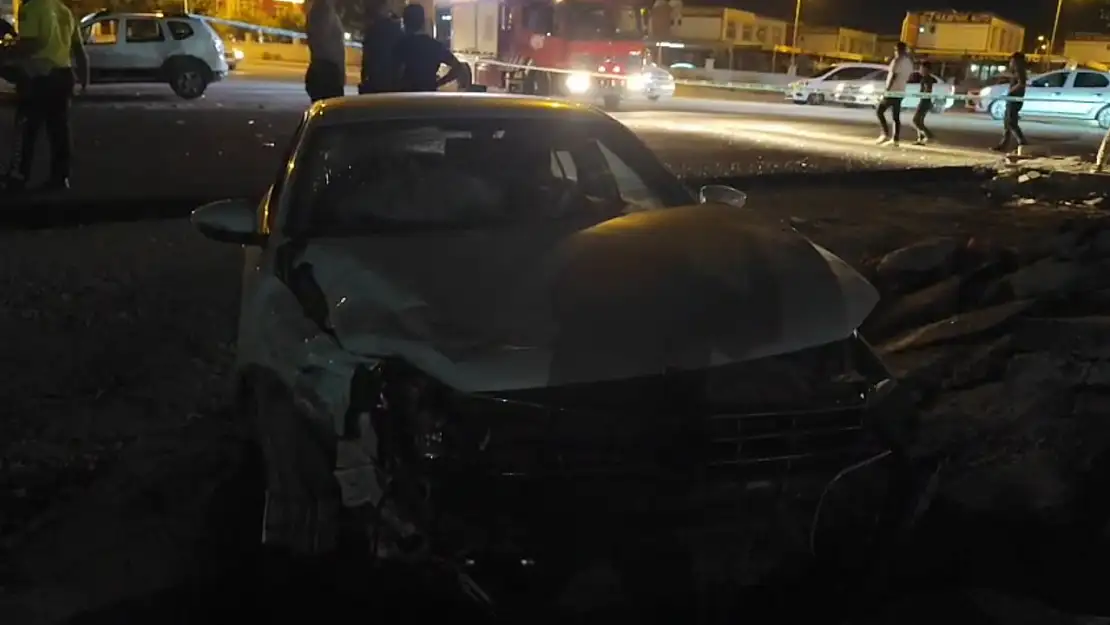 Şanlıurfa'da 2 otomobil kafa kafaya çarpıştı: 5 yaralı