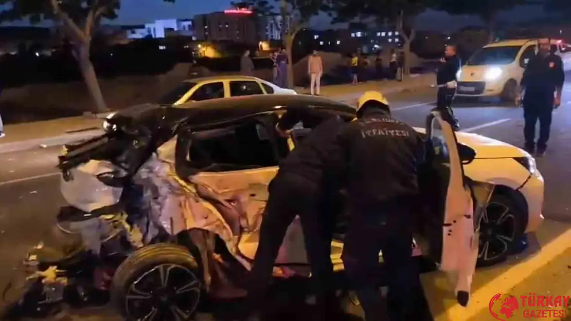 Şanlıurfa'da kamyonet ile otomobil çarpıştı: 4 yaralı