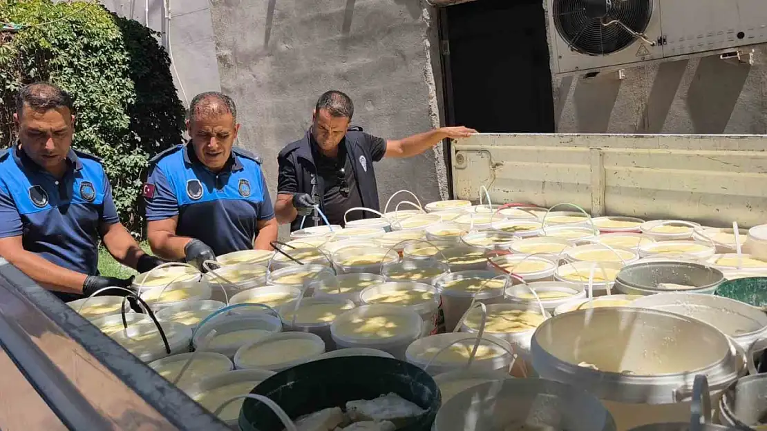 Şanlıurfa'da zabıtadan operasyon: Kurtlanmış ve bozulmuş ürünler ele geçirildi