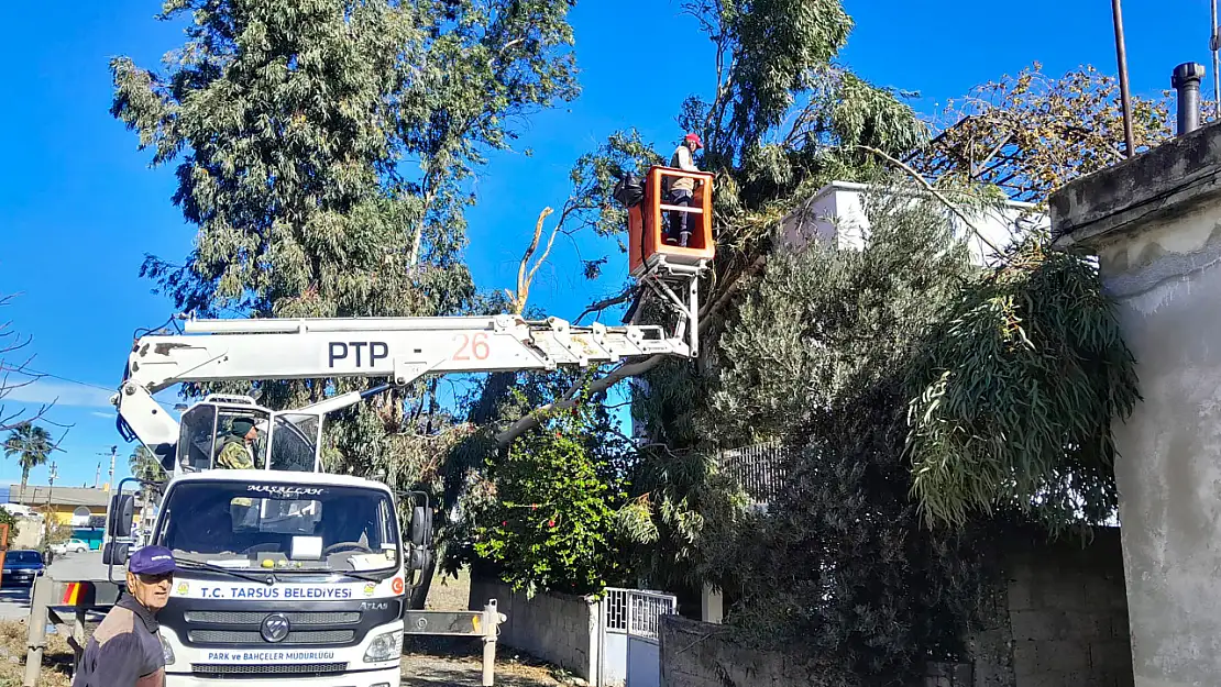 Tarsus belediyesi yağış sonrası tahribatı hızla gideriyor