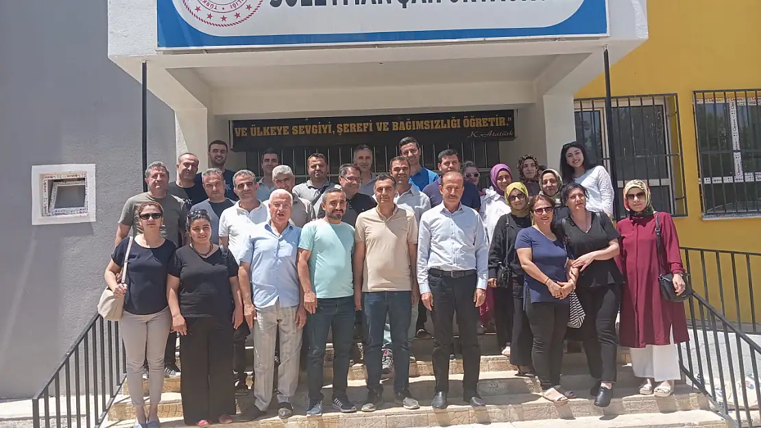 Tayini çıkan müdür yardımcısına veda yemeği ve plaket