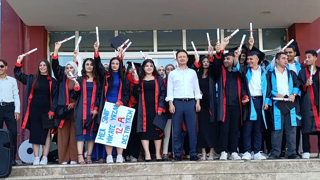 Torun, öğrencilerin mezuniyet heyecanına ortak oldu